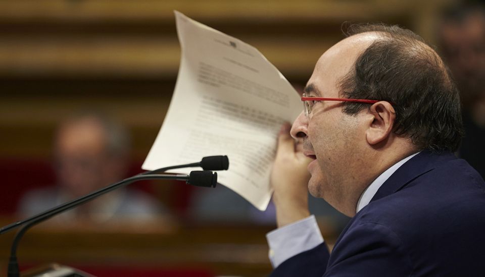 Miquel Iceta defiende la posición de su grupo ante la ley del referéndum. / EFE